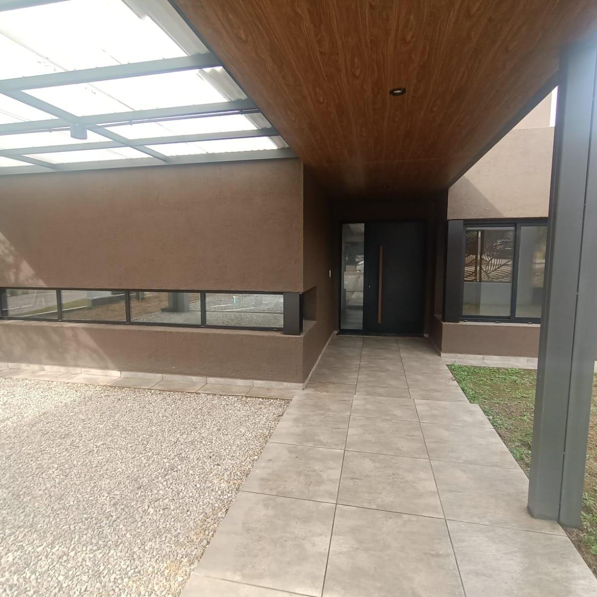 Excelente Casa DE 3 Dorm. Apta Credito