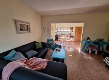 Departamento · 75m² · 3 Ambientes · Departamento en Venta de Tres Ambientes en Primer Piso por Escalera