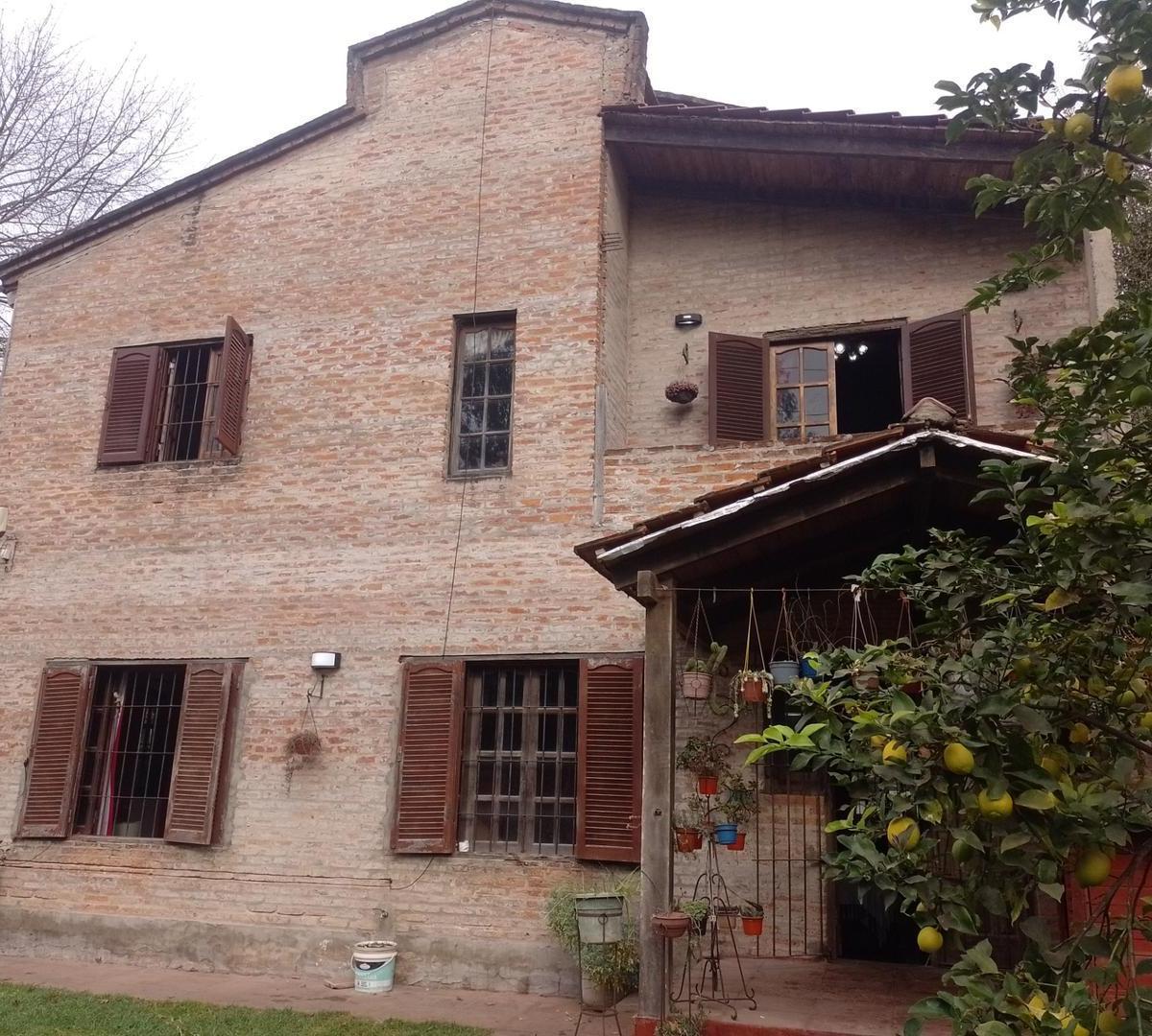 Esteban Echeverría 300