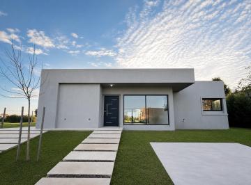 Casa · 167m² · 5 Ambientes · 2 Cocheras · Casa a Estrenar de 5 Amb. en San Sebastian Country Club