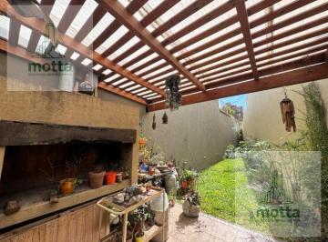 Casa · 175m² · 6 Ambientes · 1 Cochera · Casa en Rosario