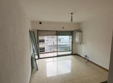Departamento · 60m² · 3 Ambientes · Departamento de Tres Ambientes Al Frente en Venta en Avellaneda Centro