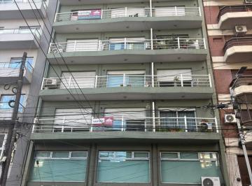 Departamento · 60m² · 3 Ambientes · Departamento de Tres Ambientes Al Frente en Venta en Avellaneda Centro