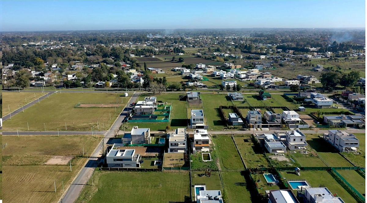 501 y 140,  José Hernández, La Plata