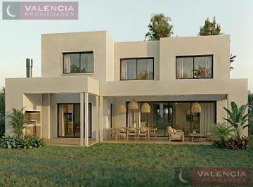 Casa · 240m² · 6 Ambientes · 2 Cocheras · Casa en Laguna Grande