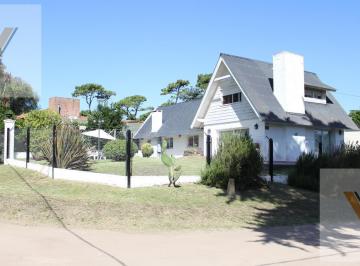 Casa · 280m² · 5 Ambientes · Casa en Venta - 4 Dorm. 3 Baños - Villa Gesell