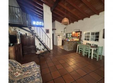 Casa · 130m² · 6 Ambientes · 1 Cochera · Remax Vende Casa de 3 Dorm. en Santo Tome.