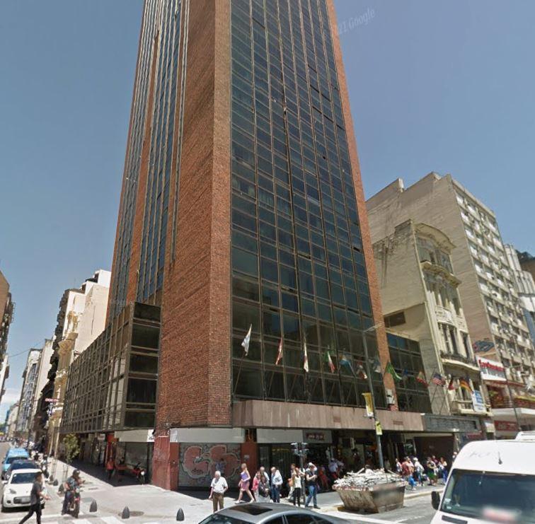 AV. Corrientes al 800