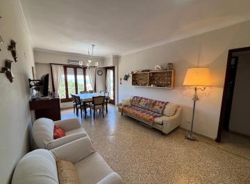 Departamento · 81m² · 3 Ambientes · 1 Cochera · Departamento en Venta de Tres Ambientes con Vista Al Mar