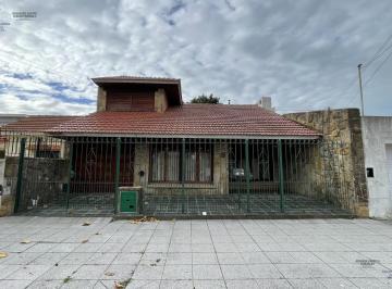 Casa · 168m² · 5 Ambientes · 1 Cochera · Venta Casa Impecable 4 Dorm., Garage, Quincho y Jardin. Mar del Plata