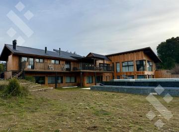 Casa · 400m² · 7 Ambientes · 3 Cocheras · Venta Casa 4 Dorm. - B.º Peñon del Lolog - San Martin de Los Andes