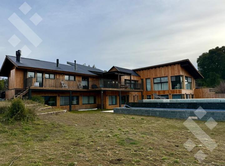 Casa · 400m² · 7 Ambientes · 3 Cocheras