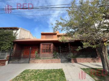 Casa · 132m² · 6 Ambientes · 1 Cochera · Vende Casa 3 Dorm. en Cipolletti