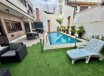 Casa · 305m² · 5 Ambientes · 2 Cocheras · Venta Casa Coghlan 5 Amb Pileta Parrilla 2 Coch.