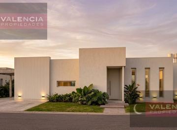Casa · 183m² · 7 Ambientes · 2 Cocheras · Casa en Laguna Grande