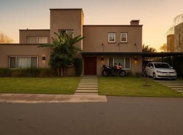 Casa · 800m² · 5 Ambientes · 2 Cocheras · Casa en Venta