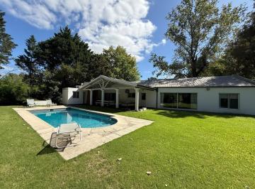 Casa · 258m² · 4 Dormitorios · Casa en Venta Sobre Lote de 1695 m² - Teresa Urdapilleta Propidades