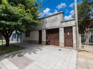 Casa de 4 ambientes, Ciudad de Santa Fe · Casa con Amplio Patio en Fomento 9 de Julio