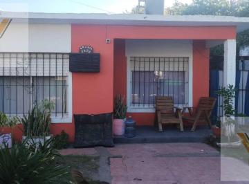 Casa · 200m² · 4 Ambientes · Casa en Venta - 3 Dorm. 1 Baño - Merlo