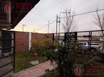 Casa · 150m² · 5 Ambientes · 4 Cocheras · Casa con Quincho en B° Gastronomico - Nqn