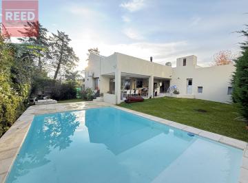Casa · 260m² · 3 Dormitorios · 2 Cocheras · Reed Vende Reciclada a Nuevo.