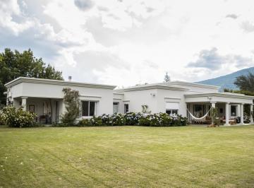 Casa · 552m² · 5 Dormitorios · Vendo Casa– Calle Colombia - San Lorenzo, Salta