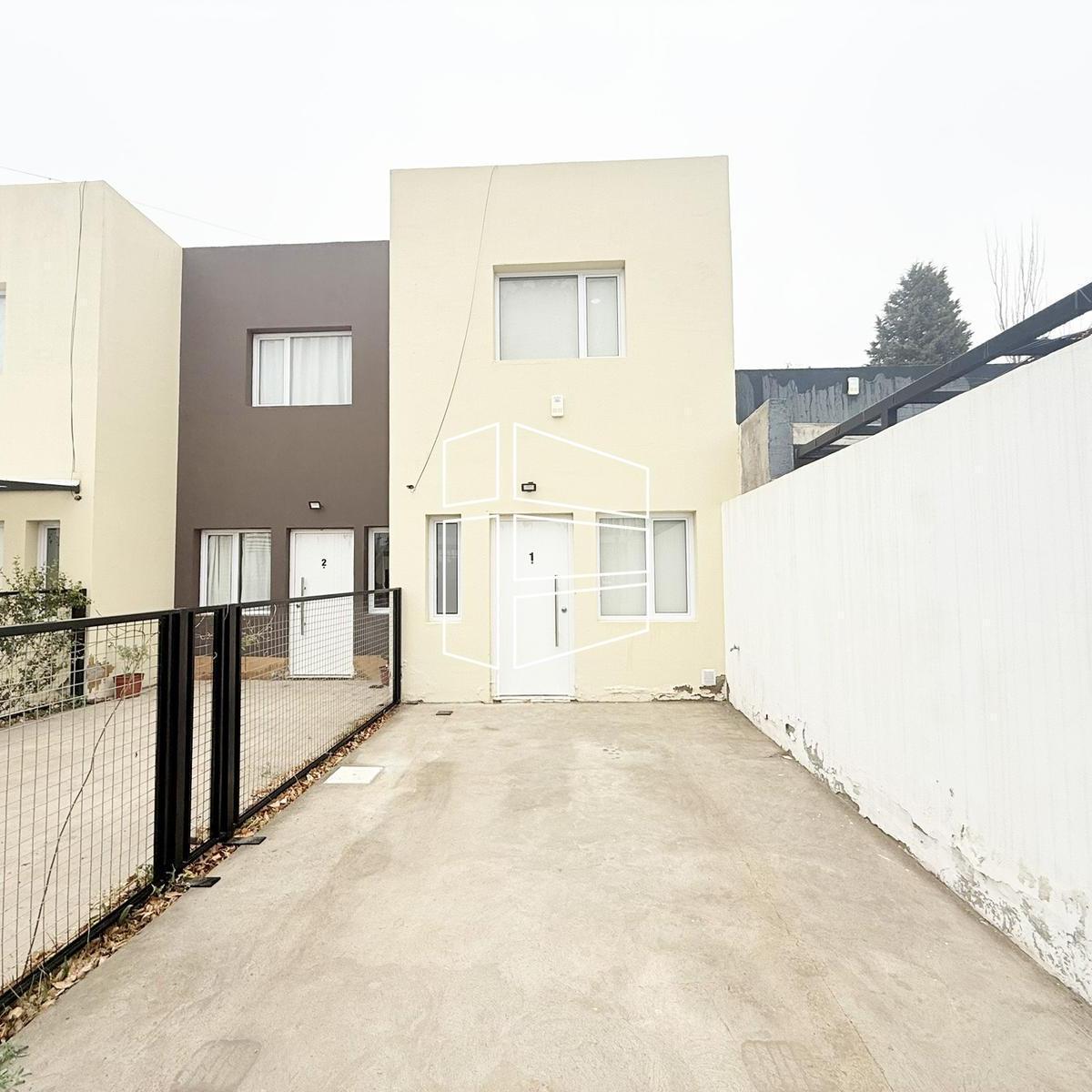 Venta - Dúplex Apto Crédito - Uruguay y San Juan - C123