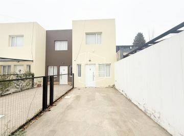 Casa · 80m² · 4 Ambientes · Venta - Dúplex Apto Crédito - Uruguay y San Juan - C123