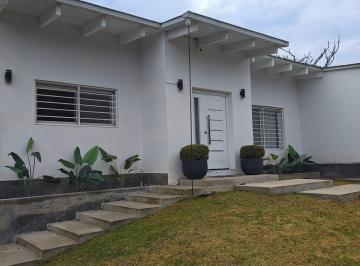 Casa · 950m² · 2 Dormitorios · 2 Cocheras · Casa en Loteo El Durazno