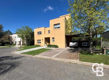 Casa · 192m² · 6 Ambientes · 2 Cocheras · Casa en La Herradura Barrio Privado - Apto Financiacion