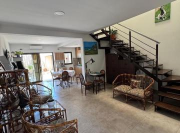 Casa · 4 Ambientes · 1 Cochera · Casa en Bo. Grand Bourg
