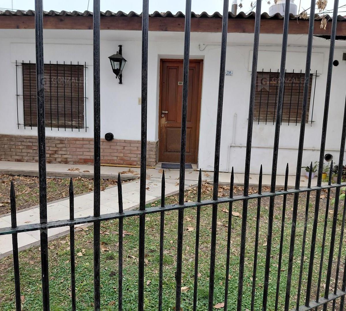 Juan b. alberdi 700