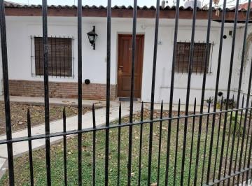 Casa · 64m² · 3 Ambientes · Casa Chalet en Alquiler en Pilar, G. B. a. Zona Norte, Argentina
