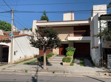 Casa · 500m² · 3 Dormitorios · 2 Cocheras · Uruguay Al 900