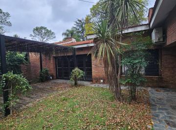 Casa · 220m² · 2 Dormitorios · 1 Cochera · Casa en Funes