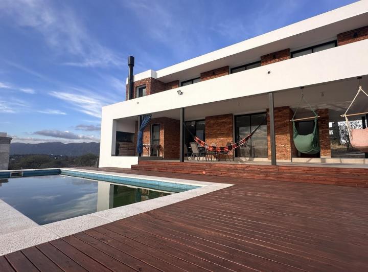 Casa · 236m² · 4 Ambientes · 1 Cochera