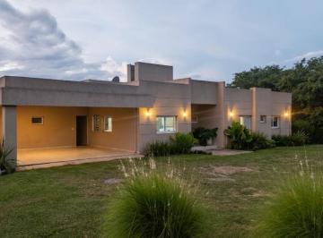 Casa · 231m² · 8 Ambientes · 2 Cocheras · La Lucinda Norte