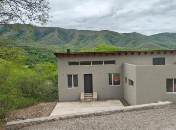Casa · 900m² · 2 Dormitorios · 1 Cochera · Casa en Vaqueros