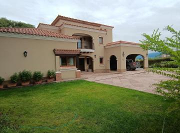 Casa · 555m² · 10 Ambientes · 2 Cocheras · Casa en El Tipal