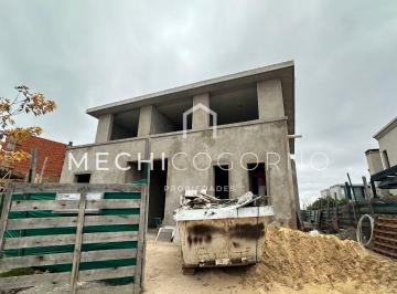 Casa · 299m² · 6 Ambientes · Casa en Venta de 5 Dorm. en Carpinchos, Nordelta