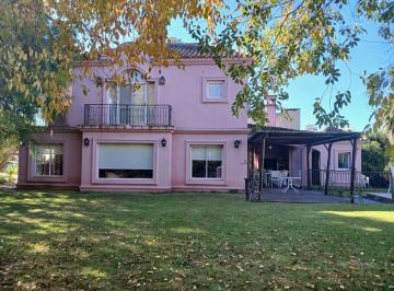 Casa · 1200m² · 4 Ambientes · 2 Cocheras · Venta Casa 4 Ambientes en El Bosque, Campana