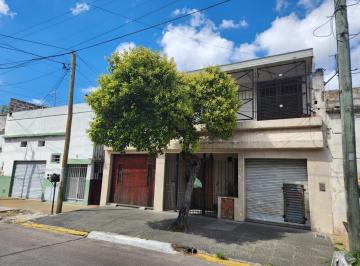 Casa · 170m² · 3 Ambientes · 1 Cochera · Casa en 2 Ptas, con Garaje, Fondo C/pileta y Local Comercial