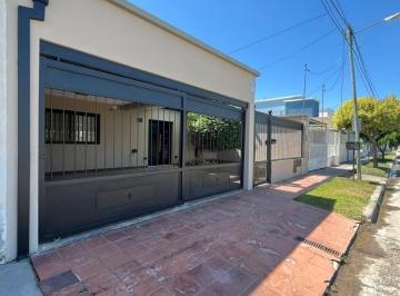 Casa · 200m² · 3 Ambientes · 2 Cocheras · Casa en Zona Sur