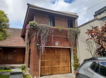 Casa · 340m² · 6 Ambientes · 4 Cocheras · Venta Casa 4 Dorm. Suite Piscina Jardin 2 Quinchos 2 Cocheras Lomas de Zamora Banfield Resid
