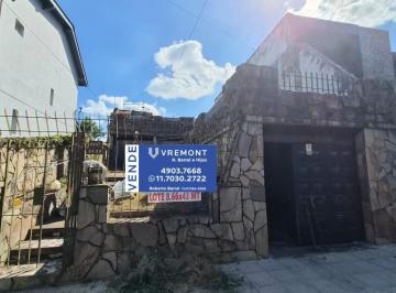 Casa · 218m² · 3 Ambientes · 2 Cocheras · Valor Negociable! Casa en Venta 3 Ambientes Galpón en Lugano