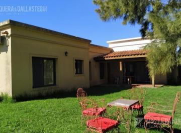 Casa · 160m² · 5 Ambientes · 1 Cochera · Venta o Alquiler Anual. Santa Catalina. Estilo Campo. Pileta.