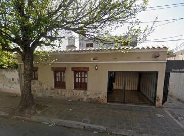 Casa · 4 Ambientes · 1 Cochera · Casa en Venta en Macrocentro