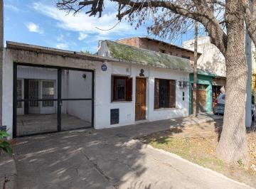 Fachada · Venta Casa Parque Casado Dos Dorm. Cochera y Patio