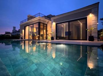 Casa · 490m² · 7 Ambientes · 1 Cochera · Venta Espectaular Casa en Pilar Golf