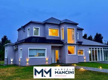 Casa · 260m² · 6 Ambientes · 2 Cocheras · Casa en Barrio Fincas de San Vicente